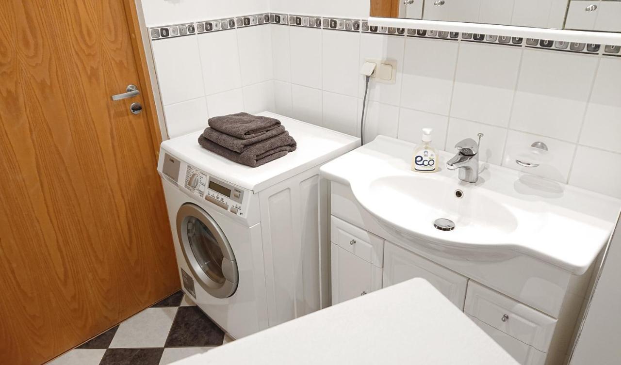 Riga City Center Quiet Apartment With Free Private Parking Exteriör bild