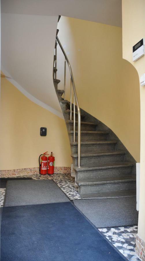 Riga City Center Quiet Apartment With Free Private Parking Exteriör bild